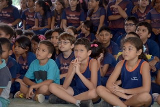 Foto: Com a proposta de promover o hábito da leitura e escrita, a Escola Estadual de Ensino Fundamental Vera Simplício, em Belém, juntamente com a Universidade do Estado do Pará (Uepa), promoveram nesta segunda-feira (18) a premiação dos alunos vencedores do concurso de redação do projeto Círio Comunitário: Uma ação cultural na Amazônia, que teve como tema: