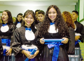 Foto: O Projeto Mundiar realizou no último sábado (9), a formatura das turmas de 2017 do ensino fundamental e ensino médio da Unidade Seduc na Escola (USE 6). O evento ocorreu no auditório Waldir Bouhid, localizado na Universidade Federal Rural da Amazônia (UFRA), em Belém. | Fotógrafo: Suellen