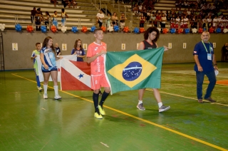 Foto: Cerca de mil estudantes de escolas públicas e privadas do Pará estão em Belém para participar da 61ª edição dos Jogos Estudantis Paraenses (JEPs), que acontece até o próximo domingo. A abertura aconteceu na noite de ontem (15), na escola de educação física da Universidade do Estado do Pará (Uepa). Os JEPs são o segundo maior campeonato estudantil do Brasil. A competição incentiva os alunos a aprender e a exercer a cidadania através do esporte. | Fotógrafo: Foto Rai Pontes
