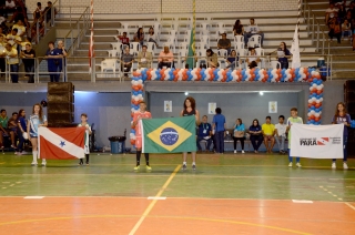 Foto: Cerca de mil estudantes de escolas públicas e privadas do Pará estão em Belém para participar da 61ª edição dos Jogos Estudantis Paraenses (JEPs), que acontece até o próximo domingo. A abertura aconteceu na noite de ontem (15), na escola de educação física da Universidade do Estado do Pará (Uepa). Os JEPs são o segundo maior campeonato estudantil do Brasil. A competição incentiva os alunos a aprender e a exercer a cidadania através do esporte. | Fotógrafo: Foto Rai Pontes
