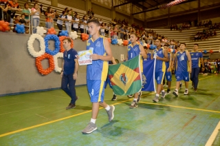 Foto: Cerca de mil estudantes de escolas públicas e privadas do Pará estão em Belém para participar da 61ª edição dos Jogos Estudantis Paraenses (JEPs), que acontece até o próximo domingo. A abertura aconteceu na noite de ontem (15), na escola de educação física da Universidade do Estado do Pará (Uepa). Os JEPs são o segundo maior campeonato estudantil do Brasil. A competição incentiva os alunos a aprender e a exercer a cidadania através do esporte. | Fotógrafo: Foto Rai Pontes