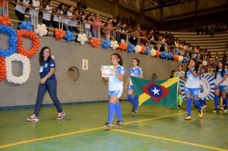 Foto: Cerca de mil estudantes de escolas públicas e privadas do Pará estão em Belém para participar da 61ª edição dos Jogos Estudantis Paraenses (JEPs), que acontece até o próximo domingo. A abertura aconteceu na noite de ontem (15), na escola de educação física da Universidade do Estado do Pará (Uepa). Os JEPs são o segundo maior campeonato estudantil do Brasil. A competição incentiva os alunos a aprender e a exercer a cidadania através do esporte. | Fotógrafo: Foto Rai Pontes