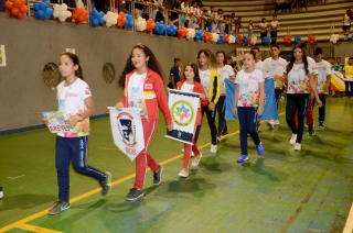 Foto: Cerca de mil estudantes de escolas públicas e privadas do Pará estão em Belém para participar da 61ª edição dos Jogos Estudantis Paraenses (JEPs), que acontece até o próximo domingo. A abertura aconteceu na noite de ontem (15), na escola de educação física da Universidade do Estado do Pará (Uepa). Os JEPs são o segundo maior campeonato estudantil do Brasil. A competição incentiva os alunos a aprender e a exercer a cidadania através do esporte. | Fotógrafo: Foto Rai Pontes