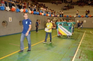 Foto: Cerca de mil estudantes de escolas públicas e privadas do Pará estão em Belém para participar da 61ª edição dos Jogos Estudantis Paraenses (JEPs), que acontece até o próximo domingo. A abertura aconteceu na noite de ontem (15), na escola de educação física da Universidade do Estado do Pará (Uepa). Os JEPs são o segundo maior campeonato estudantil do Brasil. A competição incentiva os alunos a aprender e a exercer a cidadania através do esporte. | Fotógrafo: Foto Rai Pontes