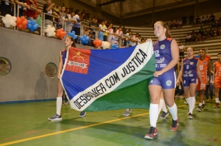Foto: Cerca de mil estudantes de escolas públicas e privadas do Pará estão em Belém para participar da 61ª edição dos Jogos Estudantis Paraenses (JEPs), que acontece até o próximo domingo. A abertura aconteceu na noite de ontem (15), na escola de educação física da Universidade do Estado do Pará (Uepa). Os JEPs são o segundo maior campeonato estudantil do Brasil. A competição incentiva os alunos a aprender e a exercer a cidadania através do esporte. | Fotógrafo: Foto Rai Pontes
