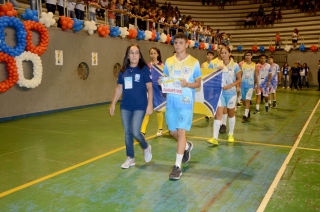 Foto: Cerca de mil estudantes de escolas públicas e privadas do Pará estão em Belém para participar da 61ª edição dos Jogos Estudantis Paraenses (JEPs), que acontece até o próximo domingo. A abertura aconteceu na noite de ontem (15), na escola de educação física da Universidade do Estado do Pará (Uepa). Os JEPs são o segundo maior campeonato estudantil do Brasil. A competição incentiva os alunos a aprender e a exercer a cidadania através do esporte. | Fotógrafo: Foto Rai Pontes