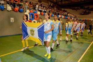 Foto: Cerca de mil estudantes de escolas públicas e privadas do Pará estão em Belém para participar da 61ª edição dos Jogos Estudantis Paraenses (JEPs), que acontece até o próximo domingo. A abertura aconteceu na noite de ontem (15), na escola de educação física da Universidade do Estado do Pará (Uepa). Os JEPs são o segundo maior campeonato estudantil do Brasil. A competição incentiva os alunos a aprender e a exercer a cidadania através do esporte. | Fotógrafo: Foto Rai Pontes