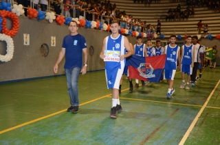 Foto: Cerca de mil estudantes de escolas públicas e privadas do Pará estão em Belém para participar da 61ª edição dos Jogos Estudantis Paraenses (JEPs), que acontece até o próximo domingo. A abertura aconteceu na noite de ontem (15), na escola de educação física da Universidade do Estado do Pará (Uepa). Os JEPs são o segundo maior campeonato estudantil do Brasil. A competição incentiva os alunos a aprender e a exercer a cidadania através do esporte. | Fotógrafo: Foto Rai Pontes