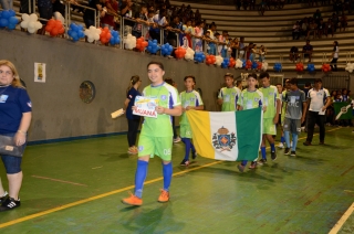 Foto: Cerca de mil estudantes de escolas públicas e privadas do Pará estão em Belém para participar da 61ª edição dos Jogos Estudantis Paraenses (JEPs), que acontece até o próximo domingo. A abertura aconteceu na noite de ontem (15), na escola de educação física da Universidade do Estado do Pará (Uepa). Os JEPs são o segundo maior campeonato estudantil do Brasil. A competição incentiva os alunos a aprender e a exercer a cidadania através do esporte. | Fotógrafo: Foto Rai Pontes