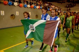 Foto: Cerca de mil estudantes de escolas públicas e privadas do Pará estão em Belém para participar da 61ª edição dos Jogos Estudantis Paraenses (JEPs), que acontece até o próximo domingo. A abertura aconteceu na noite de ontem (15), na escola de educação física da Universidade do Estado do Pará (Uepa). Os JEPs são o segundo maior campeonato estudantil do Brasil. A competição incentiva os alunos a aprender e a exercer a cidadania através do esporte. | Fotógrafo: Foto Rai Pontes