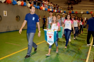Foto: Cerca de mil estudantes de escolas públicas e privadas do Pará estão em Belém para participar da 61ª edição dos Jogos Estudantis Paraenses (JEPs), que acontece até o próximo domingo. A abertura aconteceu na noite de ontem (15), na escola de educação física da Universidade do Estado do Pará (Uepa). Os JEPs são o segundo maior campeonato estudantil do Brasil. A competição incentiva os alunos a aprender e a exercer a cidadania através do esporte. | Fotógrafo: Foto Rai Pontes
