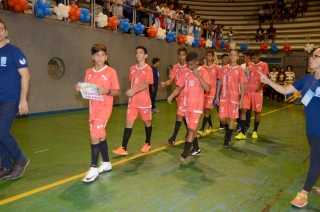 Foto: Cerca de mil estudantes de escolas públicas e privadas do Pará estão em Belém para participar da 61ª edição dos Jogos Estudantis Paraenses (JEPs), que acontece até o próximo domingo. A abertura aconteceu na noite de ontem (15), na escola de educação física da Universidade do Estado do Pará (Uepa). Os JEPs são o segundo maior campeonato estudantil do Brasil. A competição incentiva os alunos a aprender e a exercer a cidadania através do esporte. | Fotógrafo: Foto Rai Pontes