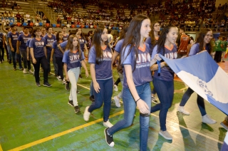 Foto: Cerca de mil estudantes de escolas públicas e privadas do Pará estão em Belém para participar da 61ª edição dos Jogos Estudantis Paraenses (JEPs), que acontece até o próximo domingo. A abertura aconteceu na noite de ontem (15), na escola de educação física da Universidade do Estado do Pará (Uepa). Os JEPs são o segundo maior campeonato estudantil do Brasil. A competição incentiva os alunos a aprender e a exercer a cidadania através do esporte. | Fotógrafo: Foto Rai Pontes