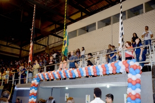Foto: Cerca de mil estudantes de escolas públicas e privadas do Pará estão em Belém para participar da 61ª edição dos Jogos Estudantis Paraenses (JEPs), que acontece até o próximo domingo. A abertura aconteceu na noite de ontem (15), na escola de educação física da Universidade do Estado do Pará (Uepa). Os JEPs são o segundo maior campeonato estudantil do Brasil. A competição incentiva os alunos a aprender e a exercer a cidadania através do esporte. | Fotógrafo: Foto Rai Pontes