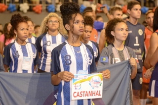 Foto: Cerca de mil estudantes de escolas públicas e privadas do Pará estão em Belém para participar da 61ª edição dos Jogos Estudantis Paraenses (JEPs), que acontece até o próximo domingo. A abertura aconteceu na noite de ontem (15), na escola de educação física da Universidade do Estado do Pará (Uepa). Os JEPs são o segundo maior campeonato estudantil do Brasil. A competição incentiva os alunos a aprender e a exercer a cidadania através do esporte. | Fotógrafo: Foto Rai Pontes
