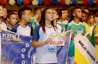 Foto: Cerca de mil estudantes de escolas públicas e privadas do Pará estão em Belém para participar da 61ª edição dos Jogos Estudantis Paraenses (JEPs), que acontece até o próximo domingo. A abertura aconteceu na noite de ontem (15), na escola de educação física da Universidade do Estado do Pará (Uepa). Os JEPs são o segundo maior campeonato estudantil do Brasil. A competição incentiva os alunos a aprender e a exercer a cidadania através do esporte. | Fotógrafo: Foto Rai Pontes