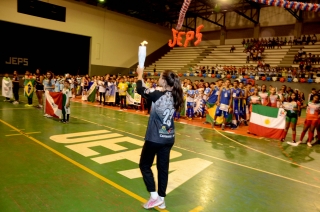 Foto: Aluna Rosana Machado, do município de Breves, proferiu o juramento de competir com lealdade e respeitar todas as regras da competição, com verdadeiro espírito esportivo. | Fotógrafo: Foto Rai Pontes