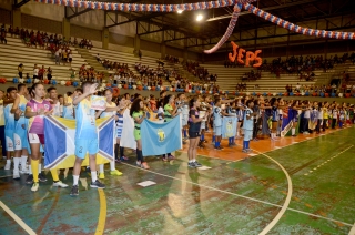 Foto: Cerca de mil estudantes de escolas públicas e privadas do Pará estão em Belém para participar da 61ª edição dos Jogos Estudantis Paraenses (JEPs), que acontece até o próximo domingo. A abertura aconteceu na noite de ontem (15), na escola de educação física da Universidade do Estado do Pará (Uepa). Os JEPs são o segundo maior campeonato estudantil do Brasil. A competição incentiva os alunos a aprender e a exercer a cidadania através do esporte. | Fotógrafo: Foto Rai Pontes