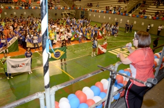 Foto: Cerca de mil estudantes de escolas públicas e privadas do Pará estão em Belém para participar da 61ª edição dos Jogos Estudantis Paraenses (JEPs), que acontece até o próximo domingo. A abertura aconteceu na noite de ontem (15), na escola de educação física da Universidade do Estado do Pará (Uepa). Os JEPs são o segundo maior campeonato estudantil do Brasil. A competição incentiva os alunos a aprender e a exercer a cidadania através do esporte. | Fotógrafo: Foto Rai Pontes