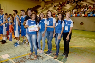 Foto: Cerca de mil estudantes de escolas públicas e privadas do Pará estão em Belém para participar da 61ª edição dos Jogos Estudantis Paraenses (JEPs), que acontece até o próximo domingo. A abertura aconteceu na noite de ontem (15), na escola de educação física da Universidade do Estado do Pará (Uepa). Os JEPs são o segundo maior campeonato estudantil do Brasil. A competição incentiva os alunos a aprender e a exercer a cidadania através do esporte. | Fotógrafo: Foto Rai Pontes