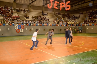 Foto: Cerca de mil estudantes de escolas públicas e privadas do Pará estão em Belém para participar da 61ª edição dos Jogos Estudantis Paraenses (JEPs), que acontece até o próximo domingo. A abertura aconteceu na noite de ontem (15), na escola de educação física da Universidade do Estado do Pará (Uepa). Os JEPs são o segundo maior campeonato estudantil do Brasil. A competição incentiva os alunos a aprender e a exercer a cidadania através do esporte. | Fotógrafo: Foto Rai Pontes