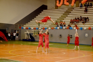 Foto: Cerca de mil estudantes de escolas públicas e privadas do Pará estão em Belém para participar da 61ª edição dos Jogos Estudantis Paraenses (JEPs), que acontece até o próximo domingo. A abertura aconteceu na noite de ontem (15), na escola de educação física da Universidade do Estado do Pará (Uepa). Os JEPs são o segundo maior campeonato estudantil do Brasil. A competição incentiva os alunos a aprender e a exercer a cidadania através do esporte. | Fotógrafo: Foto Rai Pontes