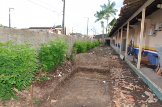 Foto: A Escola Estadual de Ensino Fundamental Celina Del Tetto, localizada no bairro do Icuí, em Ananindeua, está praticamente pronta para ser entregue aos alunos. A unidade é umas das 105 escolas que passaram por manutenção preventiva e corretiva no mês de julho. Por estar há muitos anos sem reforma, a Celina Del Tetto precisou prolongar a manutenção com previsão de término até outubro. A Secretaria após avaliação e supervisão técnica percebeu a necessidade de uma manutenção total no telhado, parte elétrica, forro, piso, aumento da altura do muro de 2m para 4m e pintura geral. Além do aspecto predial, a escola também ganhou 150 carteiras escolares em substituição as que estavam sem condições de uso. | Fotógrafo: Eliseu Dias