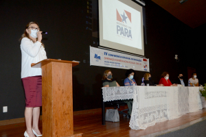 Foto: Por fim, a secretária-adjunta de Ensino da Seduc, Regina Pantoja, agradeceu a todos que participaram presencialmente ou pelas redes sociais da programação oficial de lançamento da Conferência Estadual de Educação. | Fotógrafo: Rai Pontes