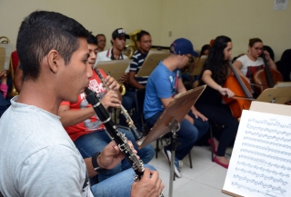 Foto: Os 161 anos da Banda Sinfônica da Escola Lauro Sodré serão celebrados com um concerto no próximo dia 5 de abril, no Teatro so Sesi. Oitenta músicos da banda e solistas convidados devem apresentar ao público um repertório variado, com músicas populares regionais, nacionais e internacionais. Anterior à fundação do próprio Colégio Lauro Sodré, a orquestra, que atende cerca de 400 estudantes da rede pública, tem sede própria e instrumentos mantidos pela Secretaria de Estado de Educação (Seduc | Fotógrafo: Rai Pontes