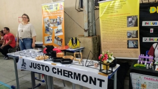 Foto: A comunidade escolar de cerca de 10 unidades de ensino da rede estadual participaram neste sábado (21) da I Feira de Arte e Inclusão da USE 04. A programação teve a participação intensa de alunos com e sem deficiência que apresentaram aos convidados todo o talento que já desenvolvem nas escolas ao longo do ano. A feira teve o objetivo de mostrar a produção artística e cultural das escolas estaduais que compõem a USE, fomentando a inclusão social. | Fotógrafo: Divulgação