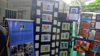 Foto: A comunidade escolar de cerca de 10 unidades de ensino da rede estadual participaram neste sábado (21) da I Feira de Arte e Inclusão da USE 04. A programação teve a participação intensa de alunos com e sem deficiência que apresentaram aos convidados todo o talento que já desenvolvem nas escolas ao longo do ano. A feira teve o objetivo de mostrar a produção artística e cultural das escolas estaduais que compõem a USE, fomentando a inclusão social. | Fotógrafo: Divulgação