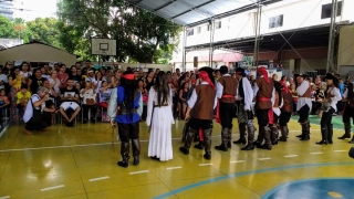 Foto: A comunidade escolar de cerca de 10 unidades de ensino da rede estadual participaram neste sábado (21) da I Feira de Arte e Inclusão da USE 04. A programação teve a participação intensa de alunos com e sem deficiência que apresentaram aos convidados todo o talento que já desenvolvem nas escolas ao longo do ano. A feira teve o objetivo de mostrar a produção artística e cultural das escolas estaduais que compõem a USE, fomentando a inclusão social. | Fotógrafo: Divulgação
