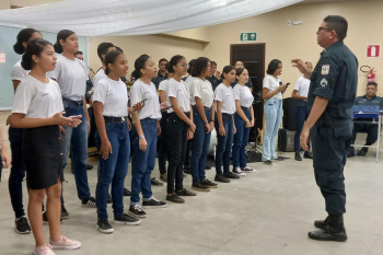 Notícia: Emoção toma conta do público na 1ª Cantata de Natal da Escola Brigadeiro Fontenelle