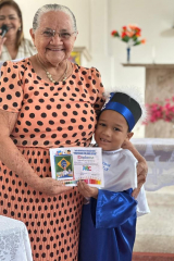 Foto: Vera Leal e aluno (Foto: Divulgação)