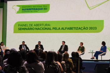 notícia: Servidores da Seduc participam de Seminário Nacional pela Alfabetização 2023, em Brasília