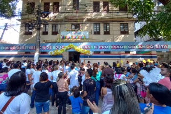 Notícia: Crianças da Creche Orlando Bitar participam de Círio em homenagem a Nossa Senhora