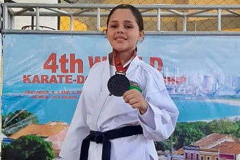 Notícia: Estudante da rede estadual é medalha de ouro em campeonato mundial de karatê