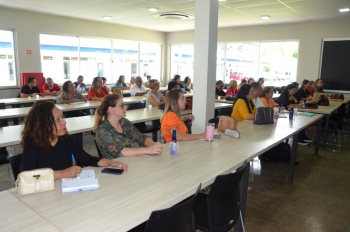 Notícia: Servidores das escolas de tempo integral participam de formação na Seduc