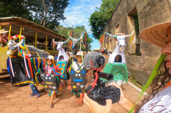 Notícia: Em Cotijuba, alunos de escola pública exibem 500 fotos sobre 'Boi-Bumbá' na Ilha