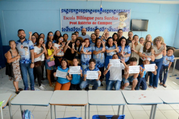 Notícia: Estudantes surdos da rede pública estadual são aprovados no curso de Libras da Uepa